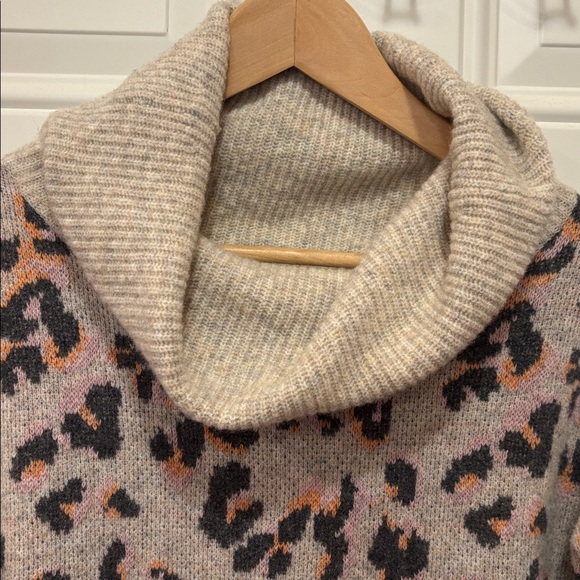 Anthropologie Emmy Cowl Neck Leopard/Animal Print Tunic Sweater Size XS - Picture 3 of 15